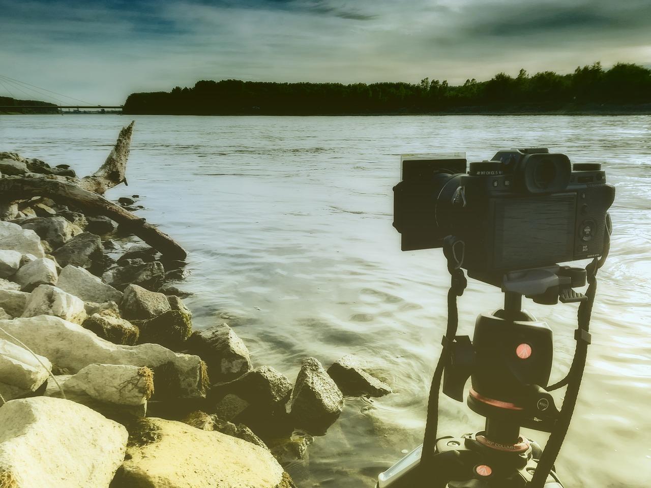 三脚架怎么固定摄像机