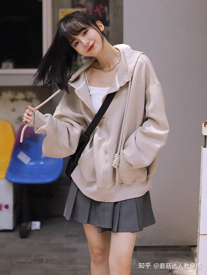 适合女大学生的秋季穿搭有哪些呢?