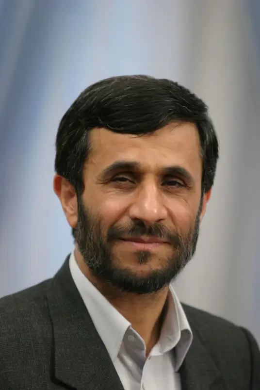 伊朗前总统内贾德遇袭身亡，他为何也成为打击目标？这对伊朗政局意味着什么？