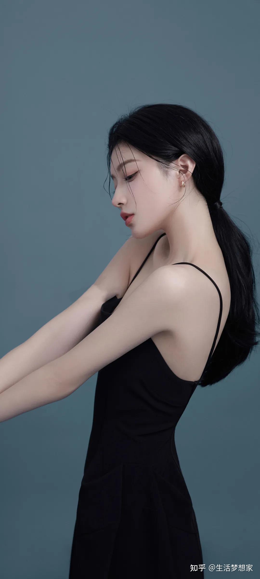 发一些美女壁纸