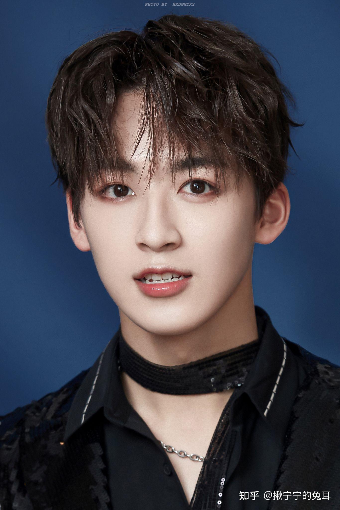 你是怎么喜欢上何洛洛的? - 知乎