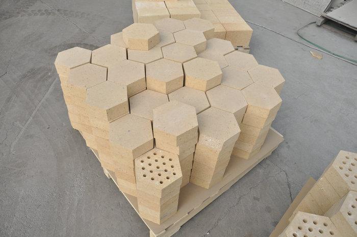 红柱石质耐火材料抗co的侵蚀性