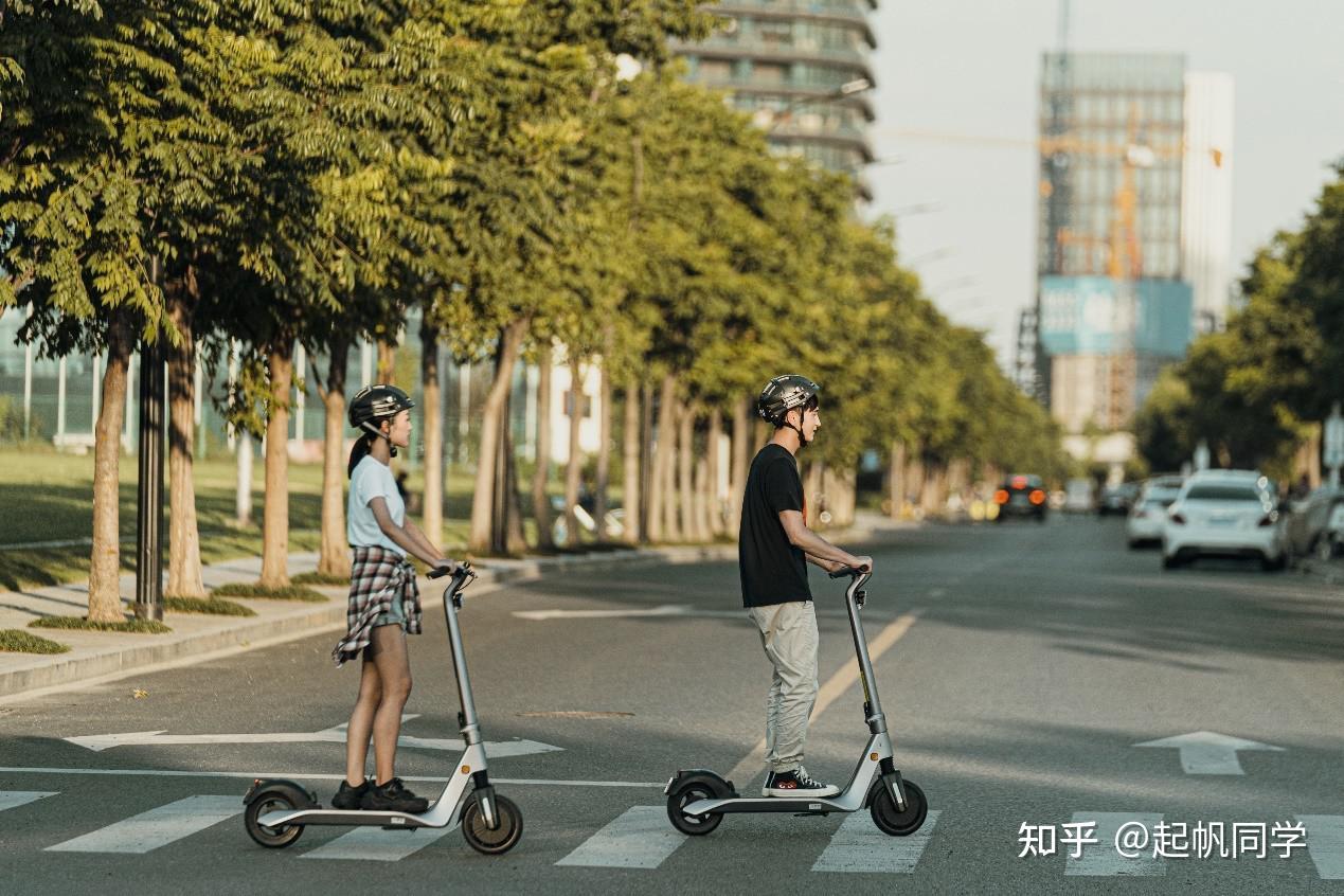 市面上是否有不使用三元锂电池的电动滑板车电动滑板平衡车