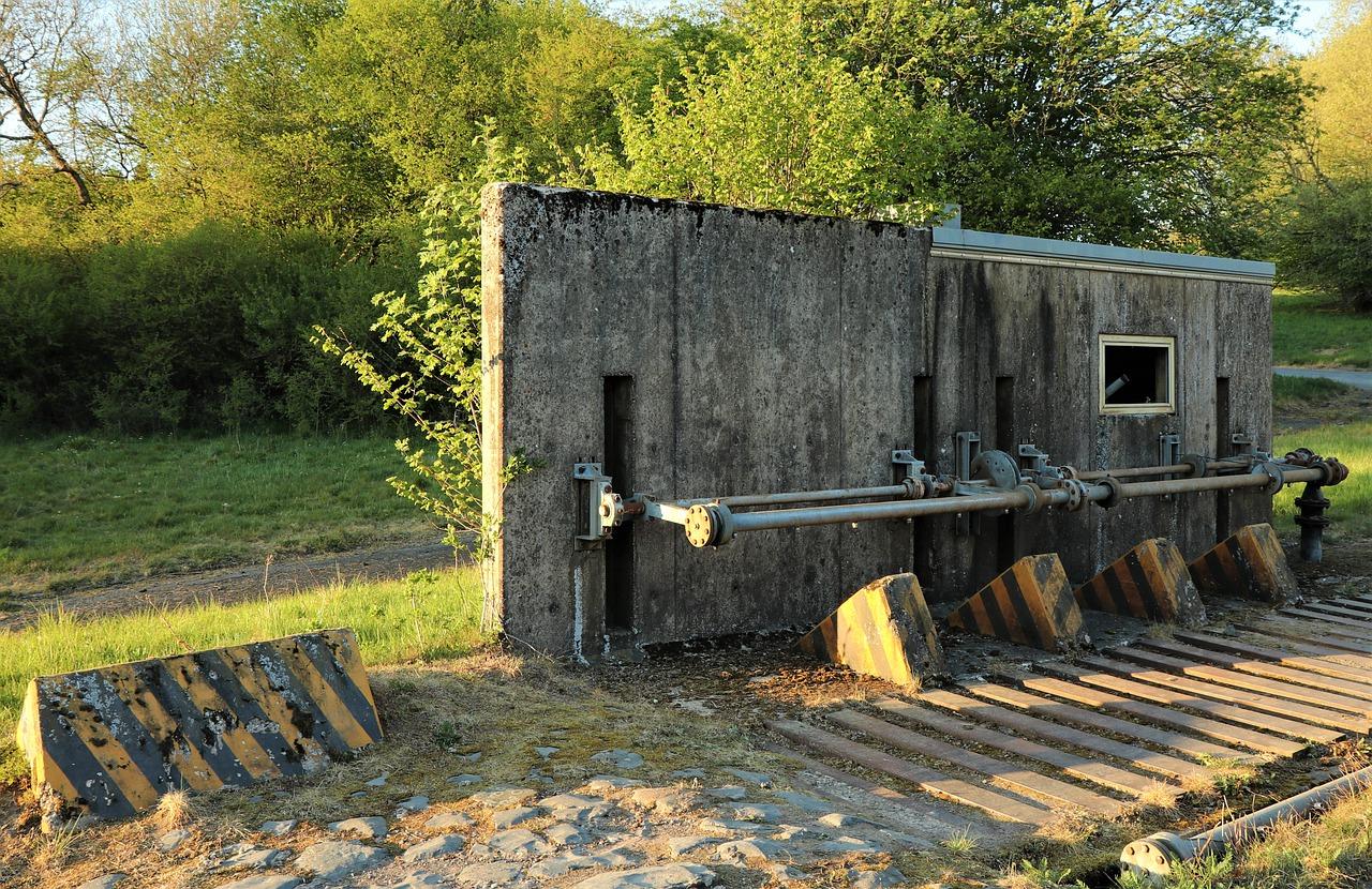 如何打开电线盒