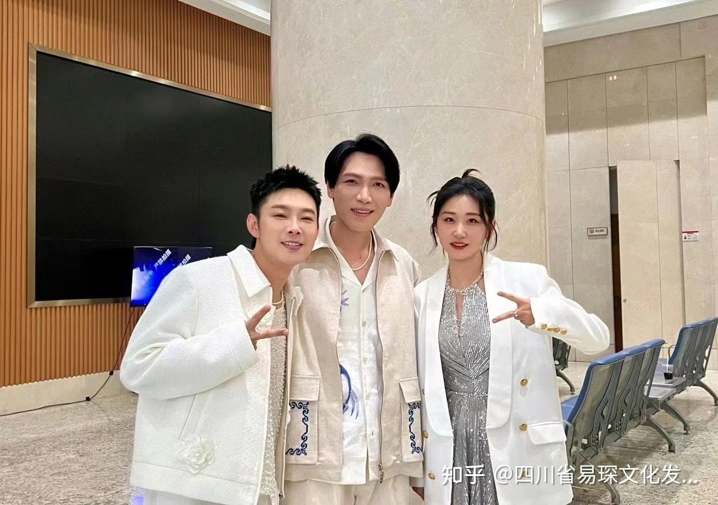 “若月亮还没来”王宇宙 Leto｜乔浚丞深圳演唱会震撼来袭 - 知乎