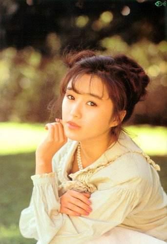 她是一代天后,却吸毒,被出轨,未婚先孕,一步步走向深渊