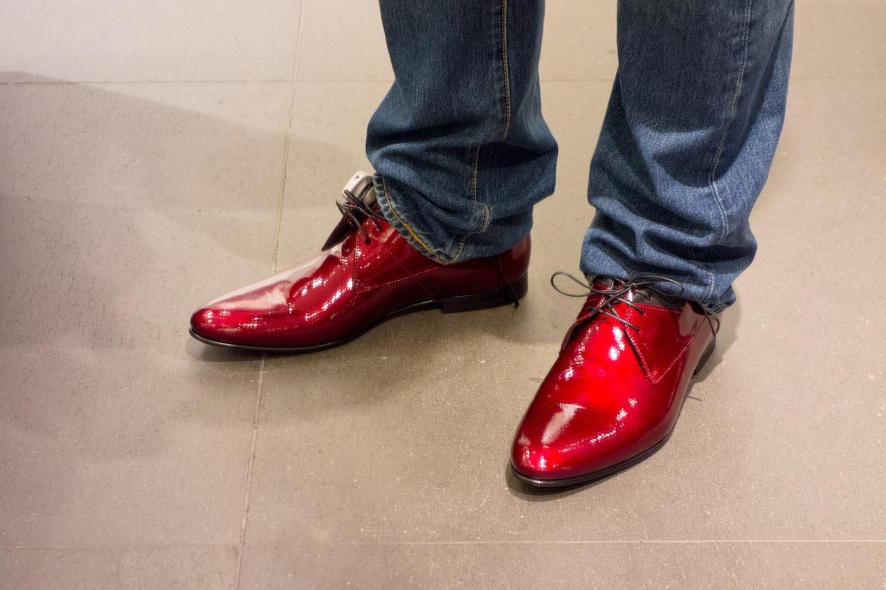 皮鞋沥青如何清除