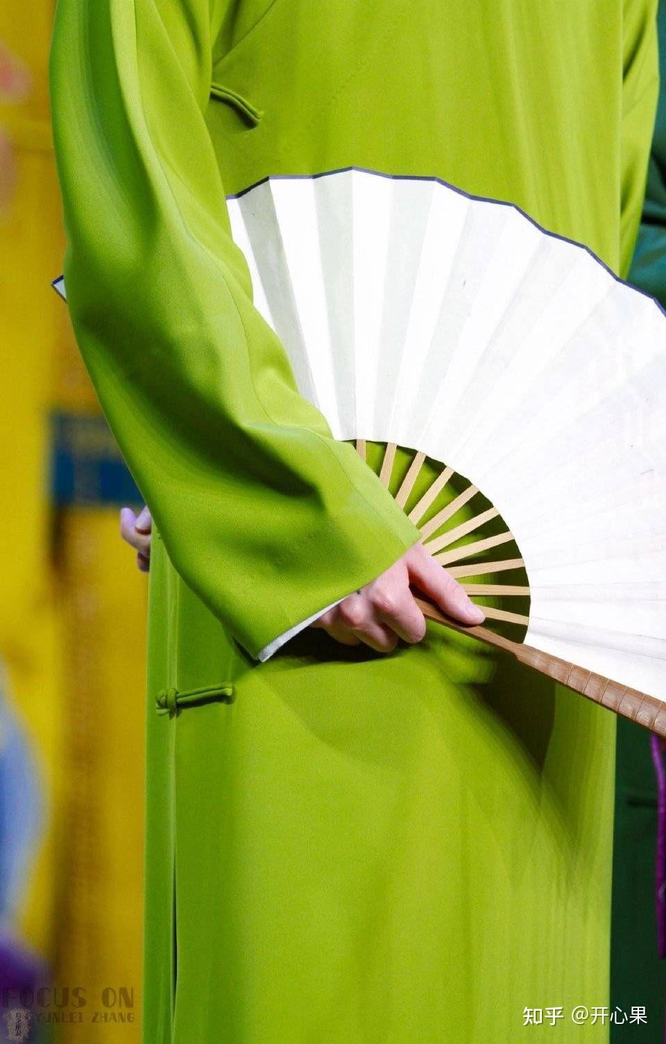你觉得张云雷拿扇子的照片哪张最好看? - 知乎