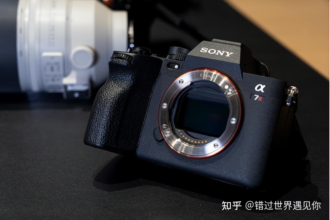 业余爱好者选徕卡 q3还是索尼 a7r5?