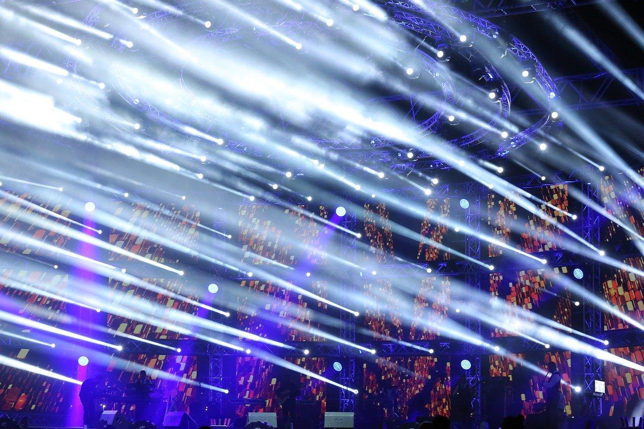 开业盛典耀辉煌，老板致辞壮志凌云