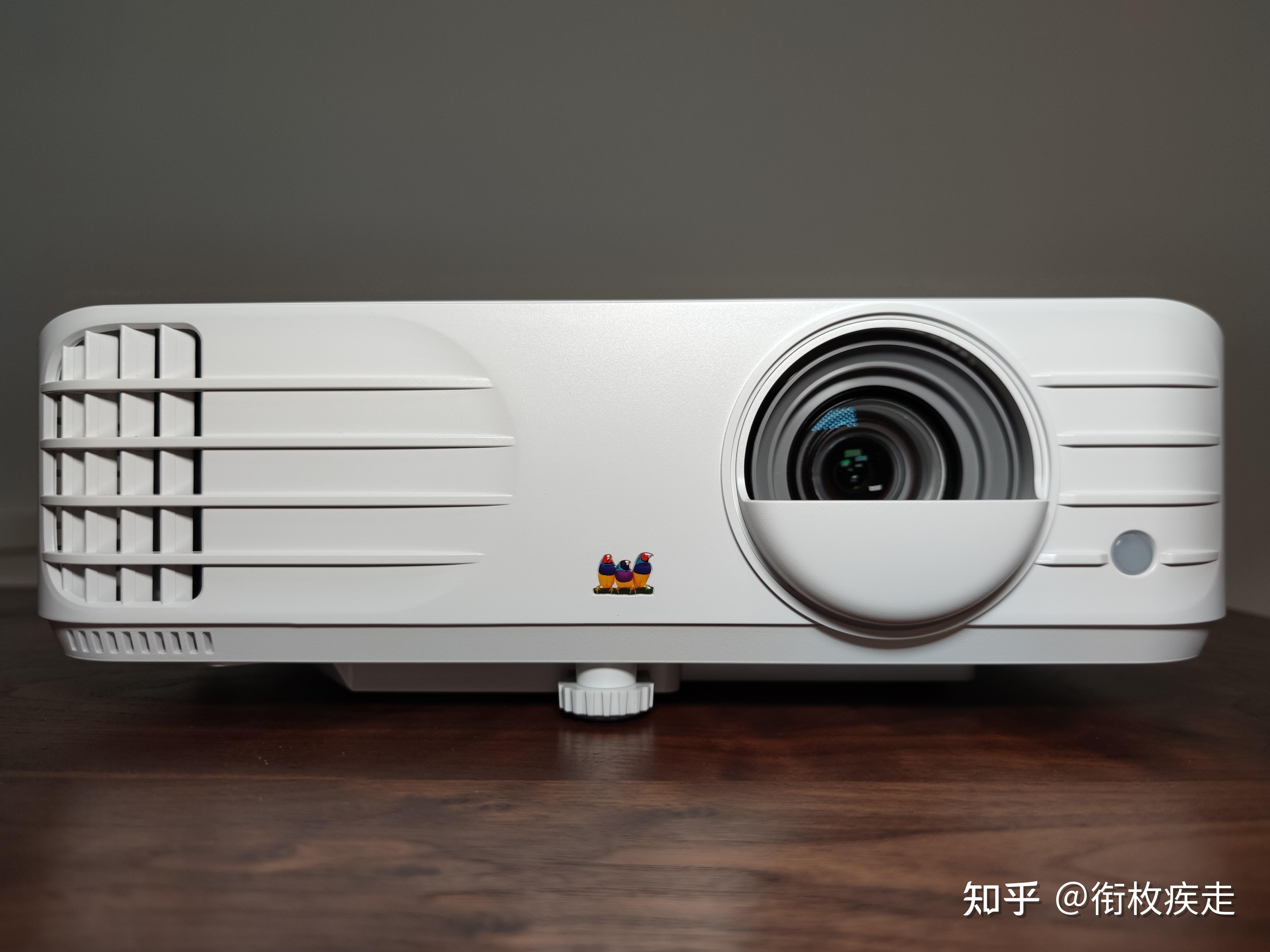 明基 th685疾走简评:作为明基主打游戏的家用投影仪型号,th685 有着