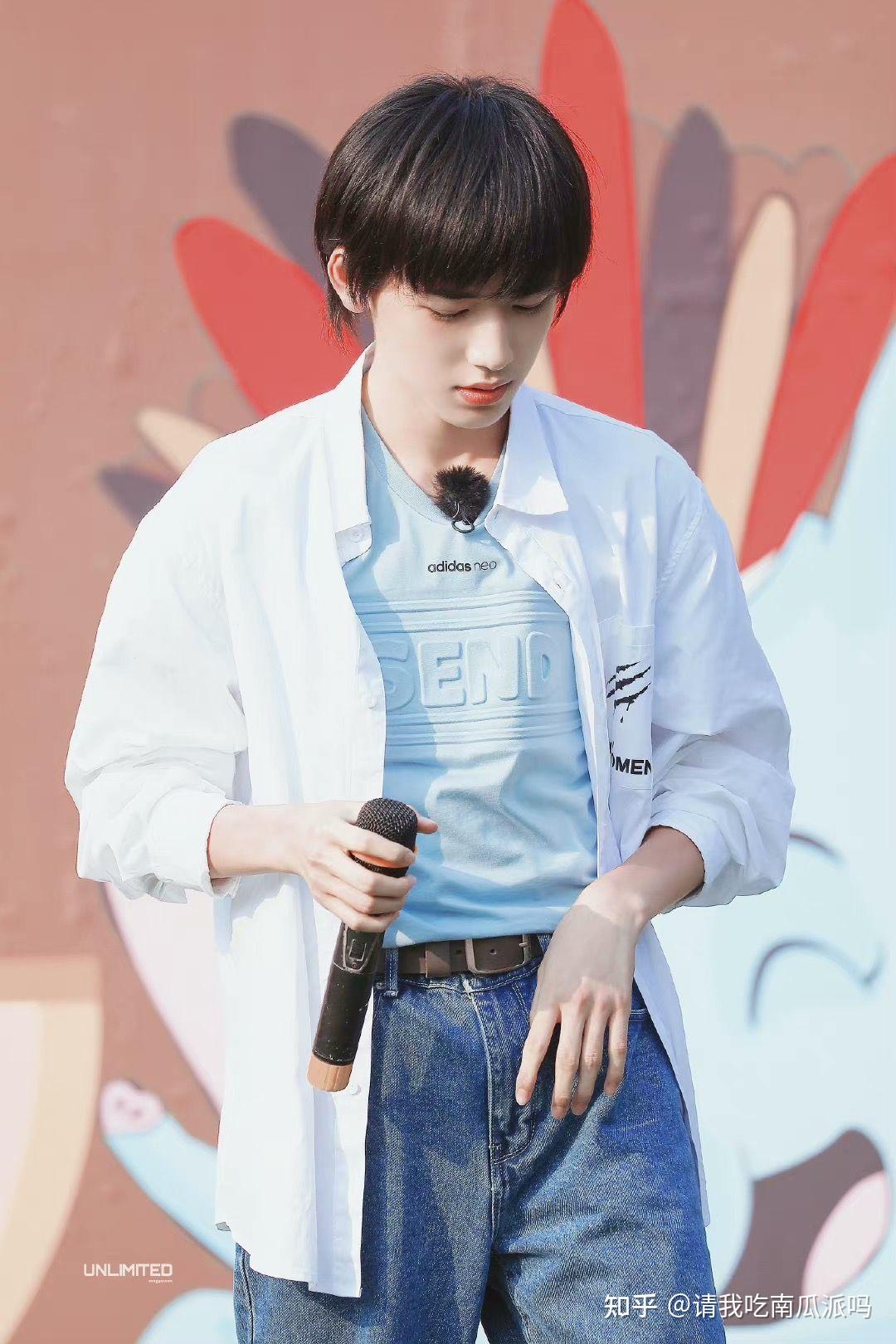 求宋亚轩2021年出的照片或者早期的