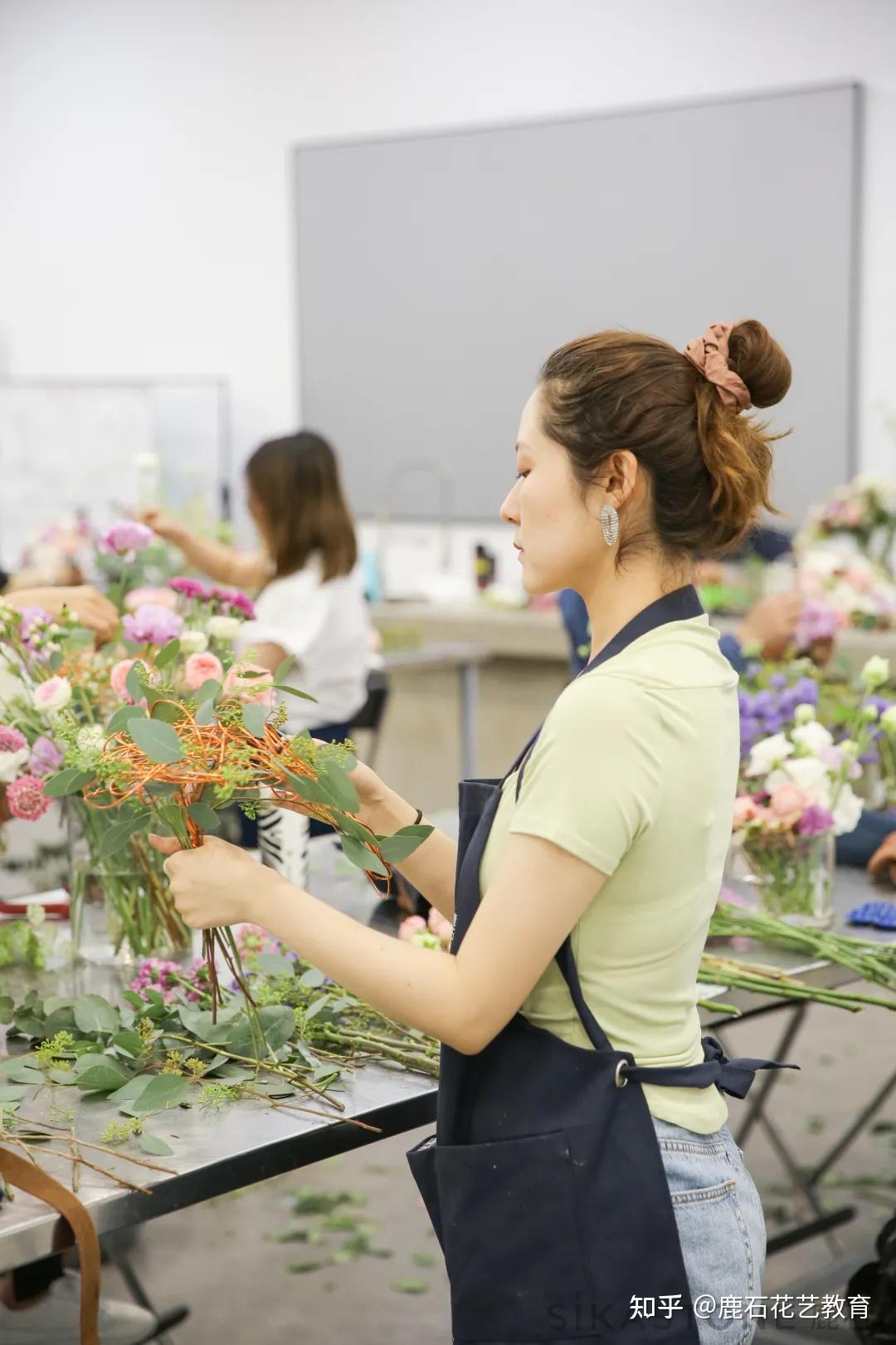 学花艺去哪里学比较好(学花艺去哪里学比较好文登)