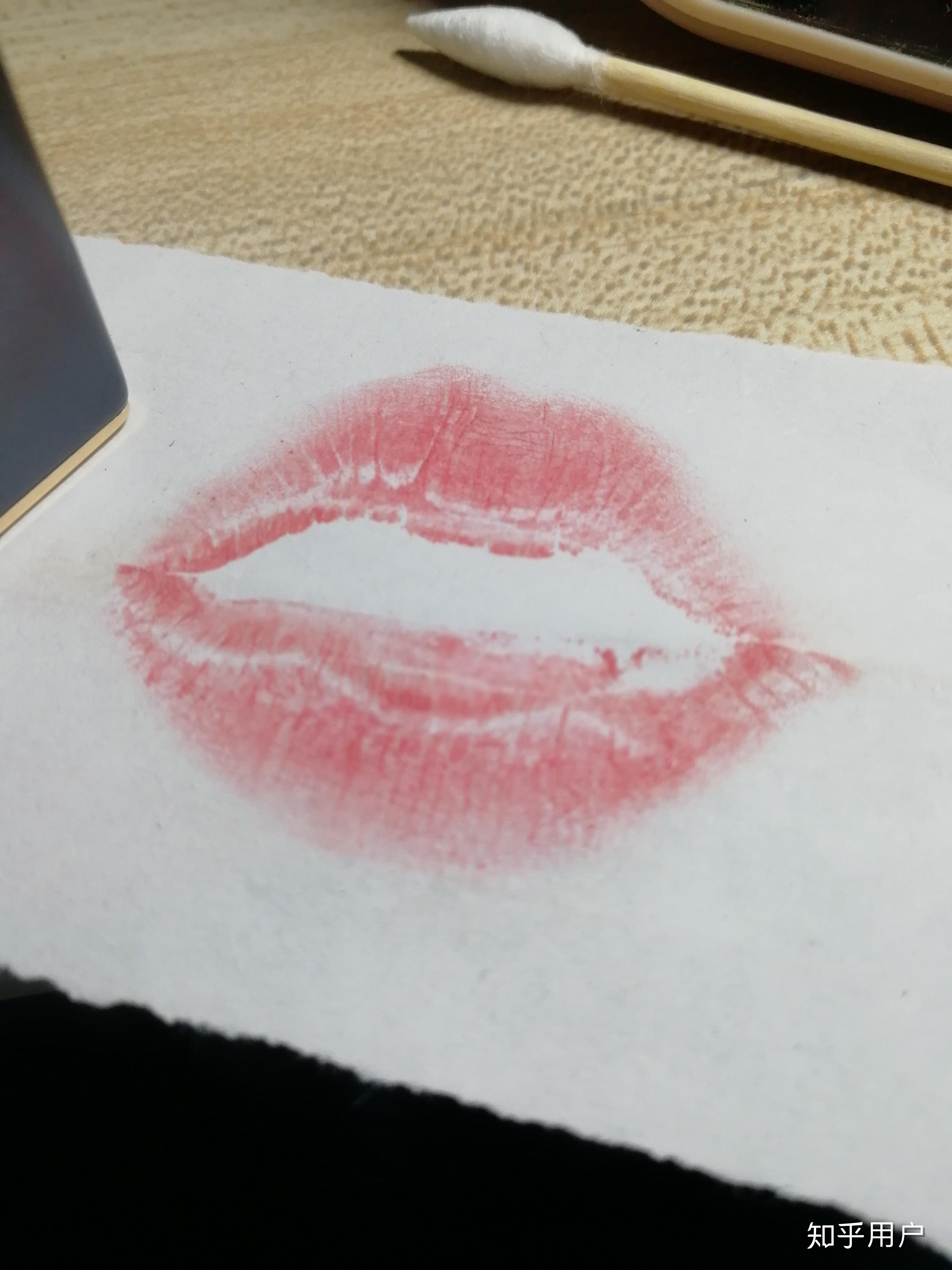 如何在纸上印出好看的唇印