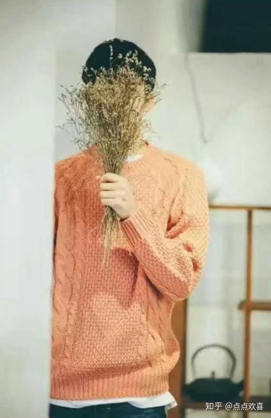 有没有那些好看的男生捧着花的头像