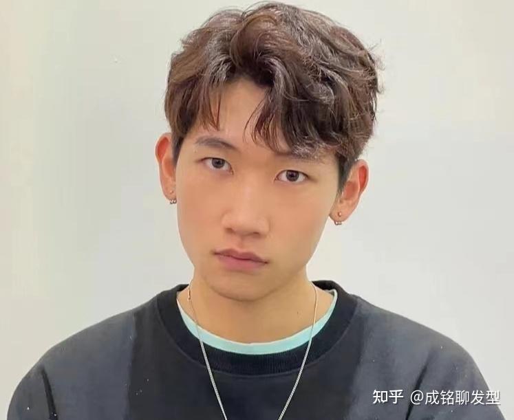 想剪一款微分碎盖头发型,理发的时候怎么和理发师说? - 知乎