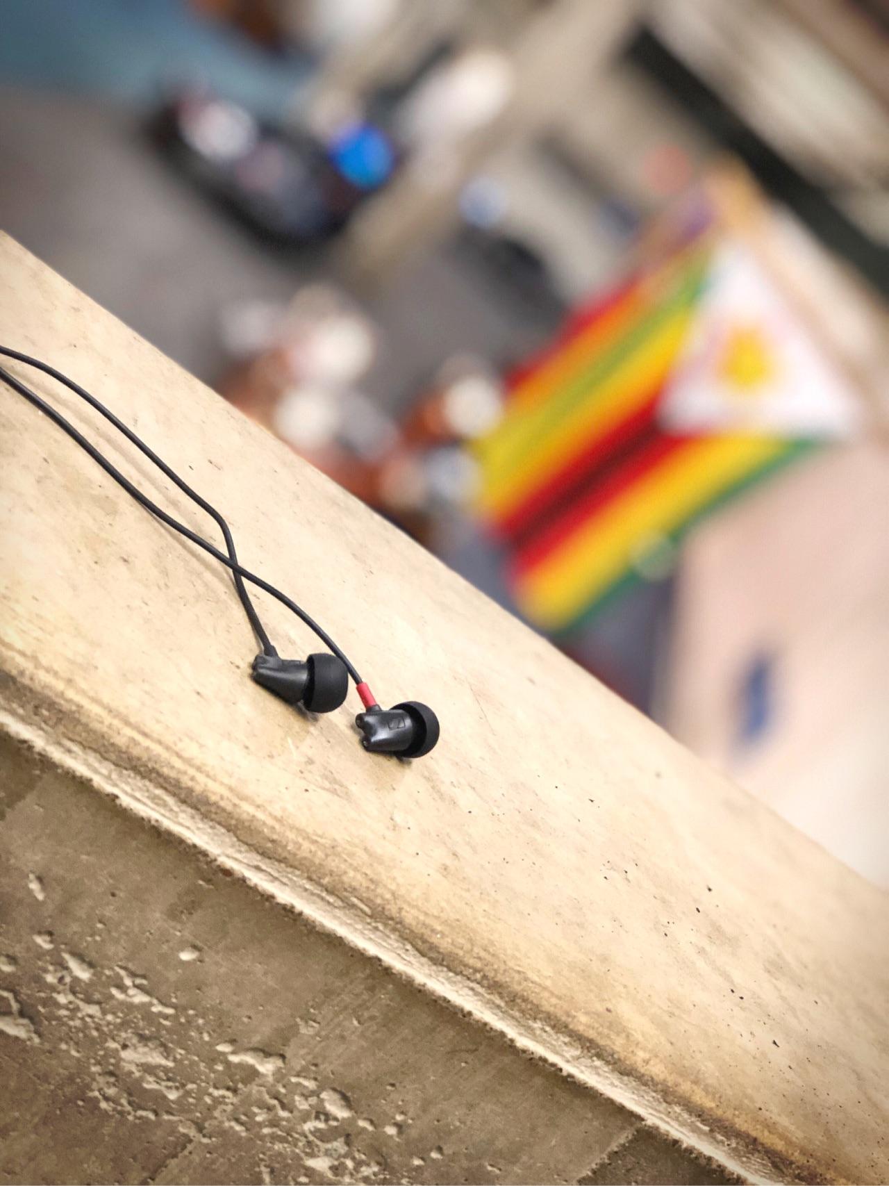 ie800s和榭兰图怎么选