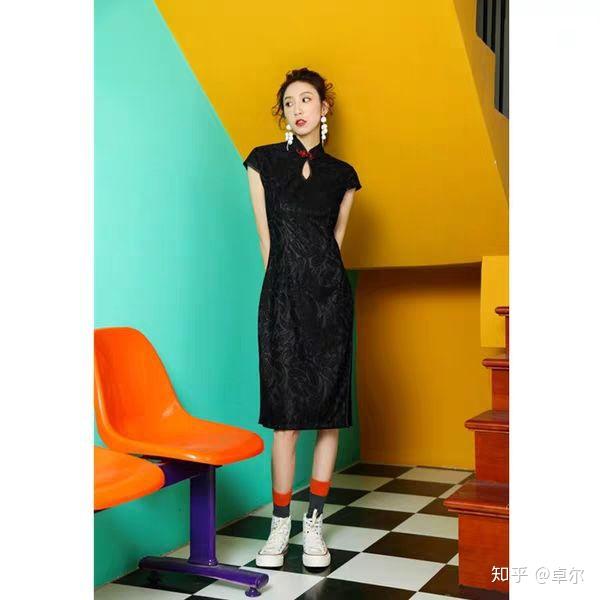 穿小旗袍配什么平底鞋不显成熟啊