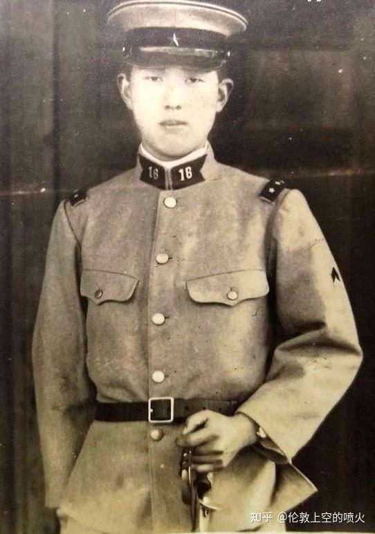 为什么电视剧里日本昭五式军服领口兵科章有的有数字有的没有