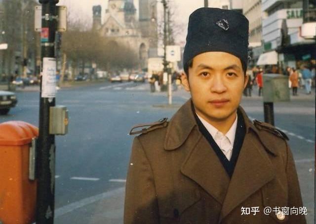 顾城是魔术师吗为什么总戴个帽子