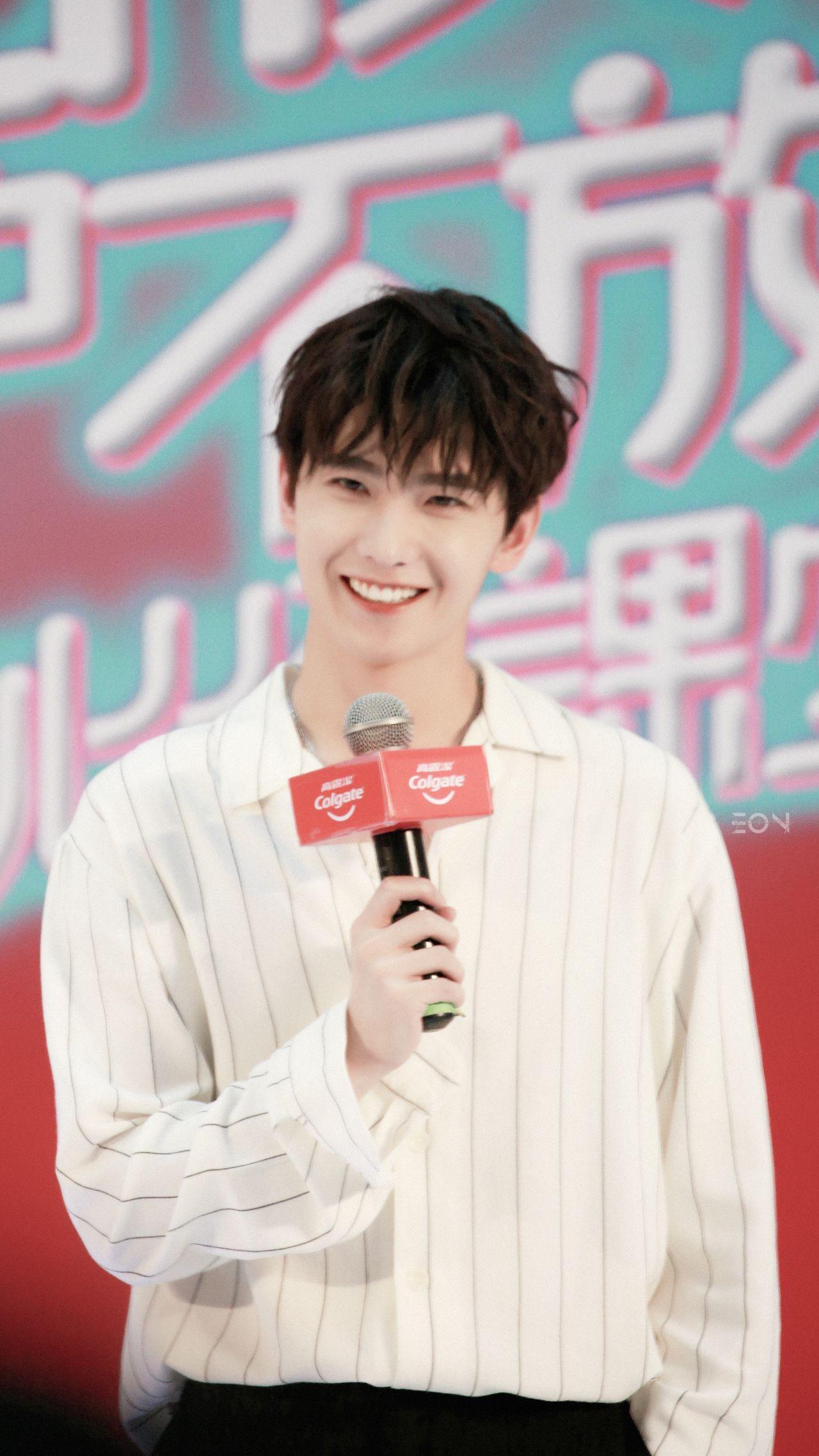 杨洋有哪些笑得特别干净好看的照片