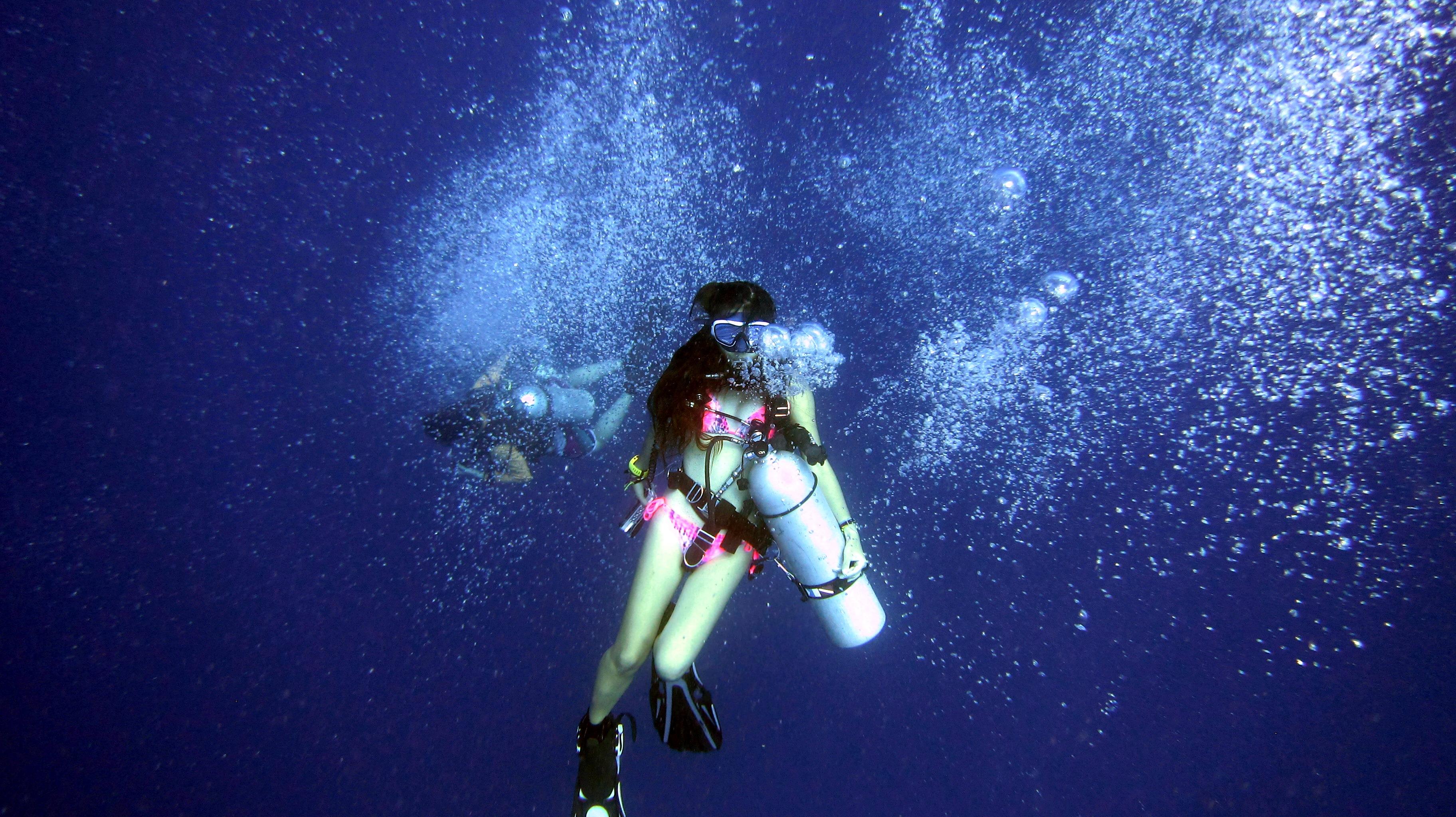 女性穿比基尼潜水需要注意什么? - 知乎