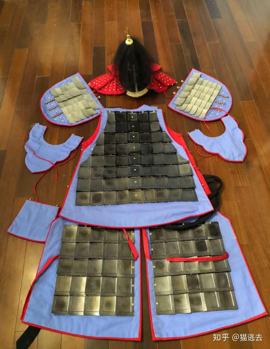 同样款型,大小,金属部分同样材质的布面甲(带甲片)