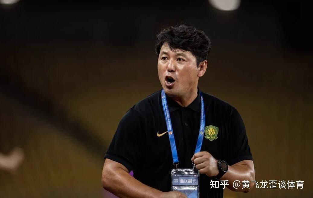 北京国安对主教练进行了调整提拔隋东亮上位让他担任球队临时主帅该