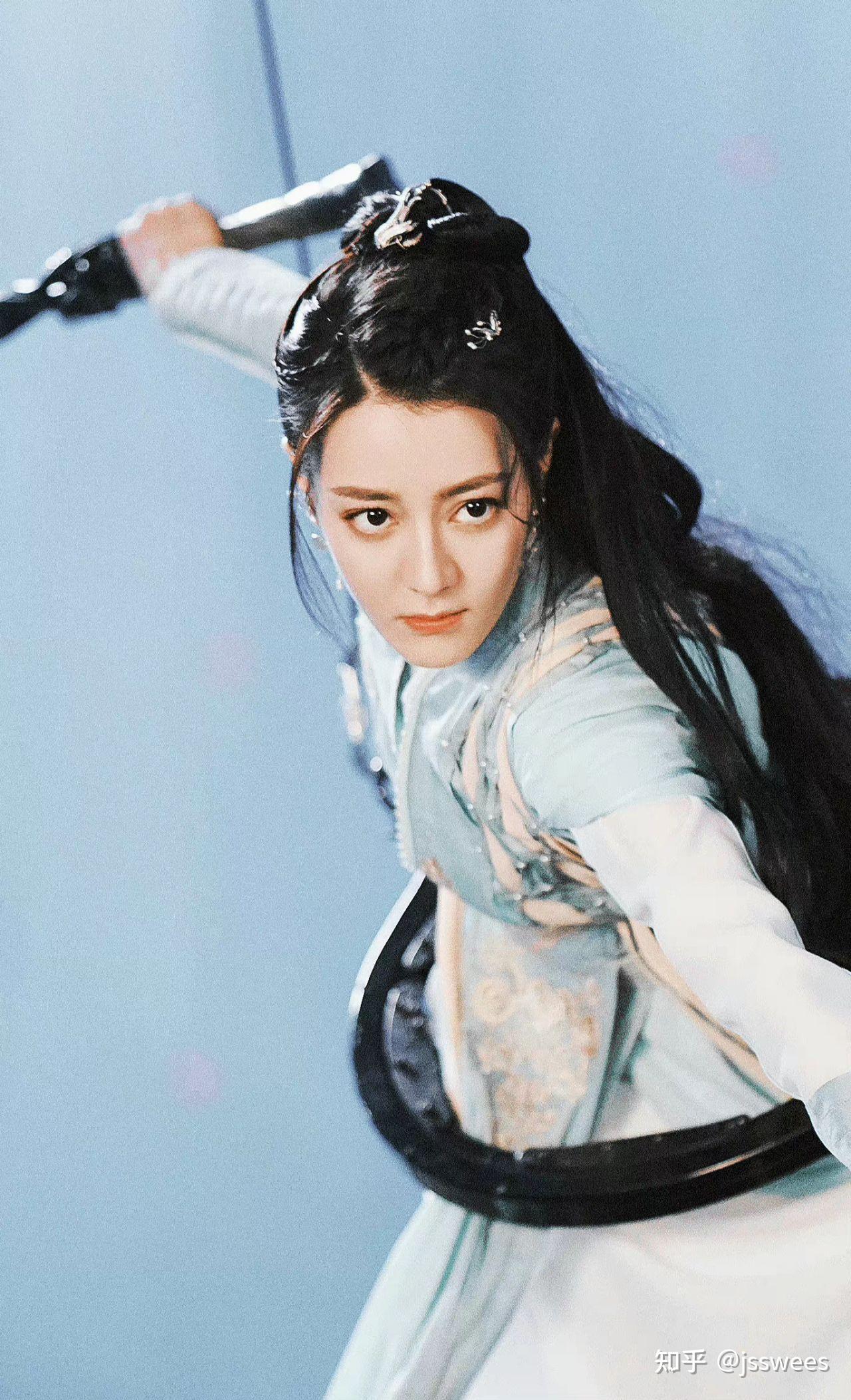 如何评价迪丽热巴在与君初相识中的人设