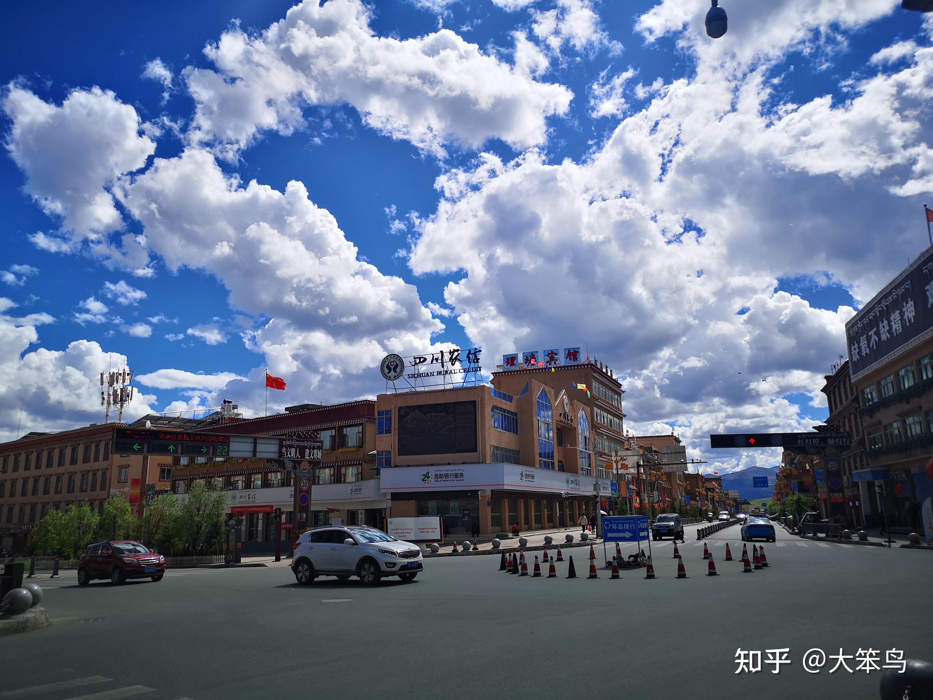 有人去过理塘县或者住在理塘县么它的真实情况到底是怎么样的