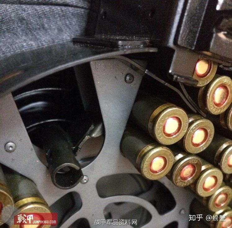 81式突击步枪和81式班用机枪的开式弹鼓好用吗